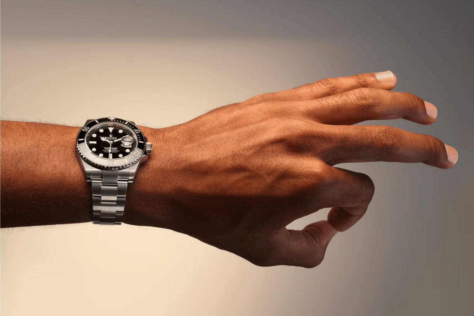 For a rare Rolex watch, small details may have a significant effect on value. Obtain a specialist evaluation before repairing, polishing, or modifying it.